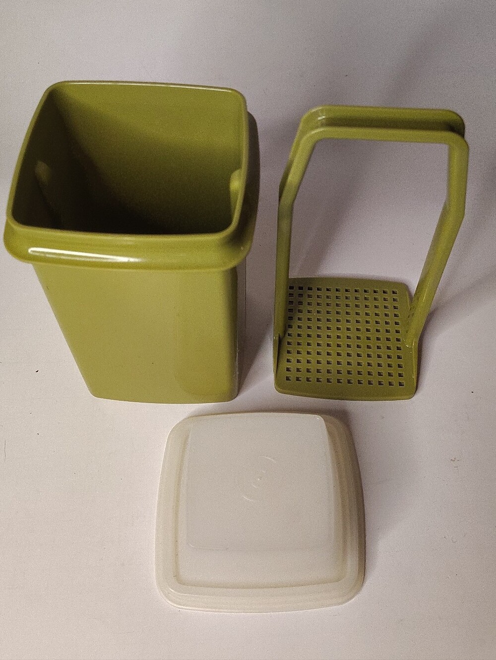 VTG Tupperware Pickle Keeper Avocado Green 3 Piece Complete Made In USA